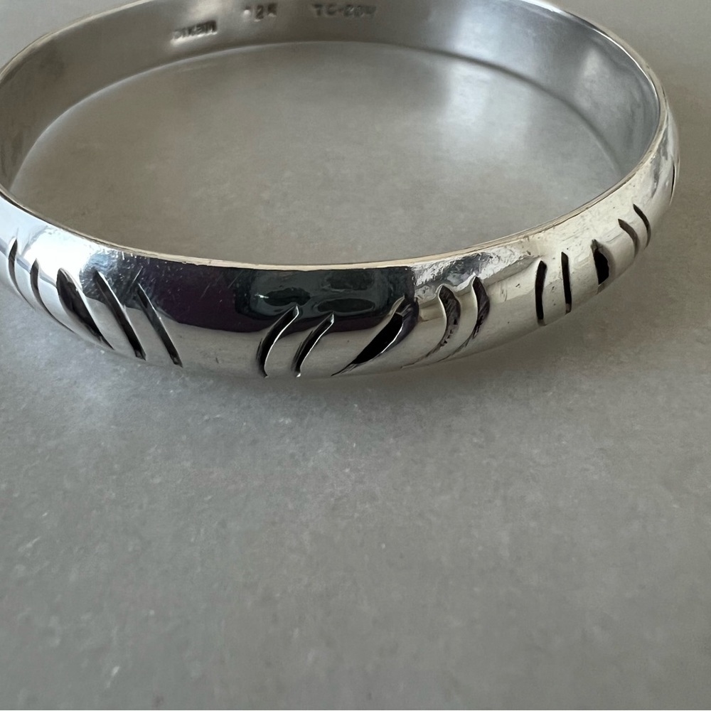 Taxco Mexico Silver Bangle Bracelet with Slit Design - Picture 2 of 9